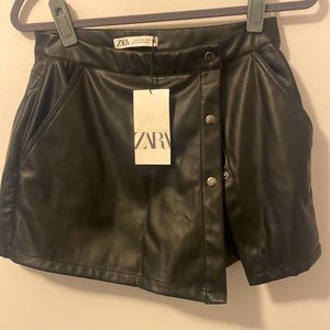 *NWT Zara Black leather mini skort